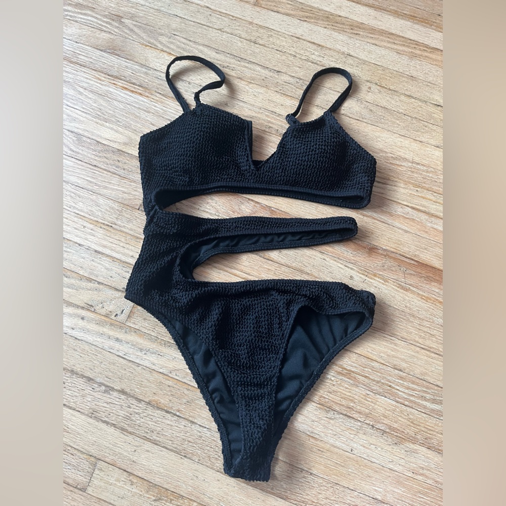 Black One Piece Swimsuit | Underwire Swimsuit | Padded Swimsuit